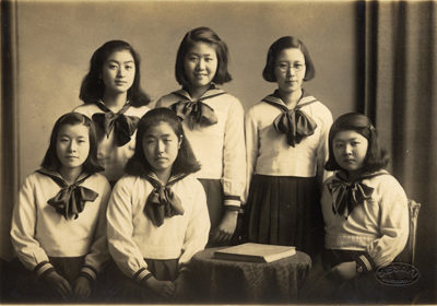 昭和5年白いセーラー服制定当時の生徒たち